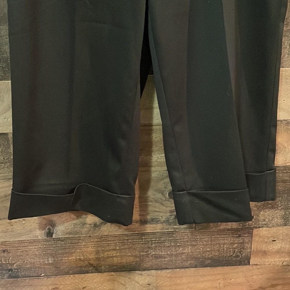 St. John Collection Black Cuffed Capri Pants - Picture 5 of 6